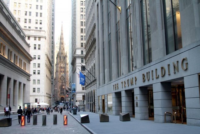 彼氏「そろそろ結婚しよう」私「そうだね！…聞いてなかったけど年収とかって聞いてもいい？」彼氏「2億かな」私「・・・は？」