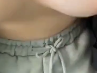 【閲覧注意】お●ぱいを殴打しまくる！今度は女同士のイジメ動画流出か　