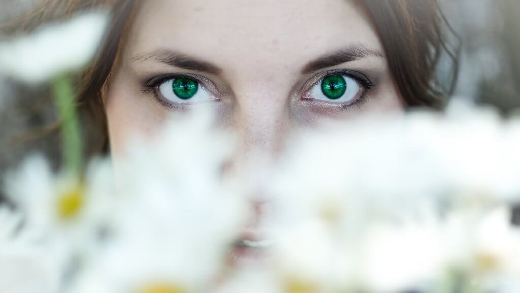 19歳から11年付き合っていたイケメンエリートに捨てられた。しかし2年かけて完全に吹っ切れて無事に結婚　→　なんと元カレから連絡がきた。別れのトンデモナイ真実は・・・