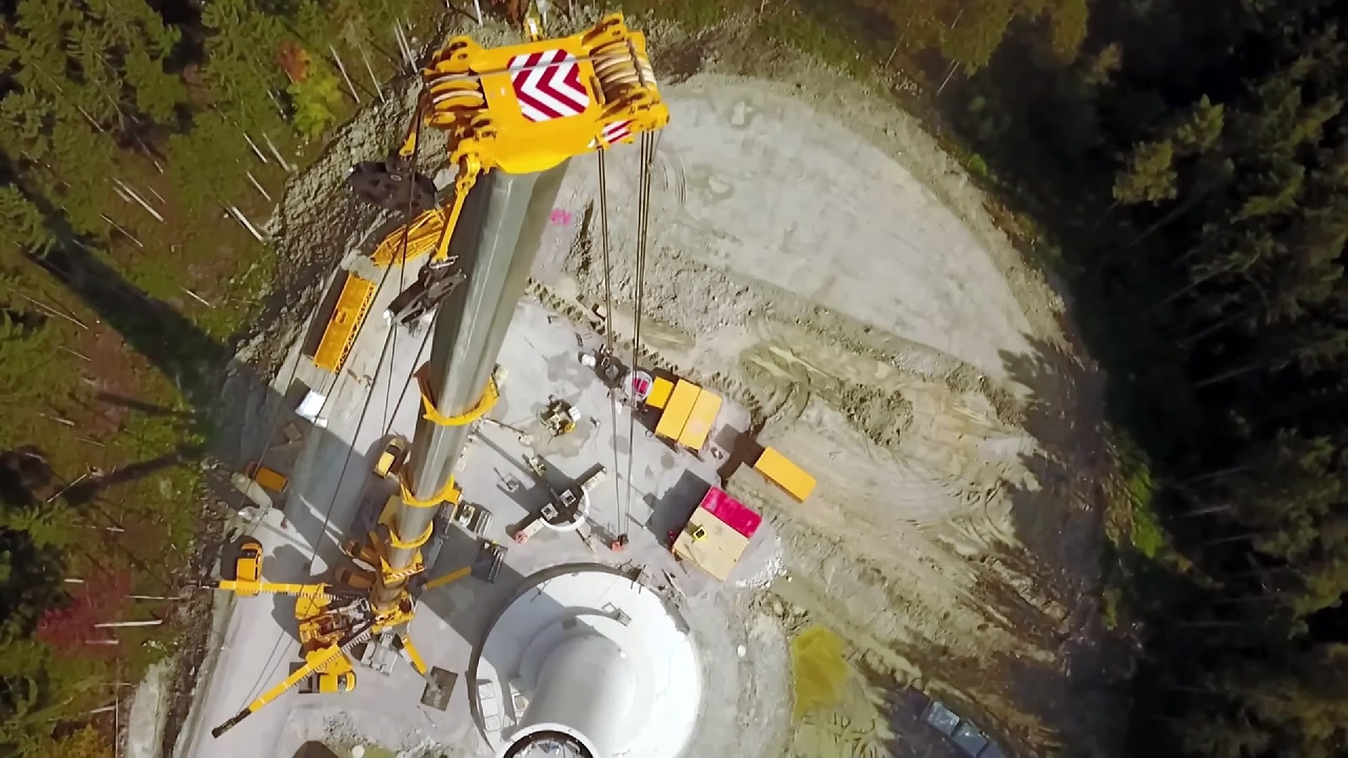 100mの腕を持つ世界最大級のクレーン「ヘラクレス」