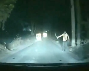 山賊に襲われる衝撃映像中に聞き慣れた日本語が流れるドラレコ。