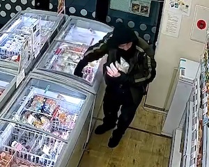 【東京】スイーツの無人販売店で万引きして逮捕された男の映像。