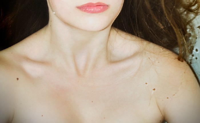 【動画】巨乳youtuber「ジップロックに水入れたらお○ぱい隠せるか検証しました！」ｗ