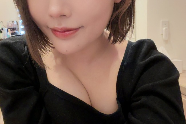 【画像】筋トレ姿がシコすぎてバズったHカップ、犯される