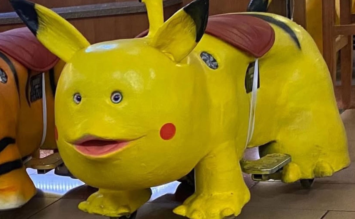 呪われたピカチュウ風。似ているのかどうかすらわからない遊具が世界各地に出現中