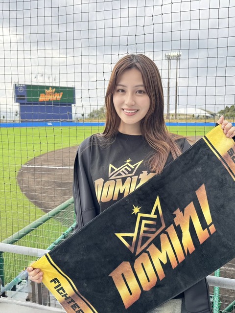 【画像】人気グラドル「あたしの胸ガン見しないで！！触らないで！！！」