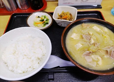 【動画】イキリ日本人さん、海外の伝統的なスープ大会に「豚汁」で出場した結果www