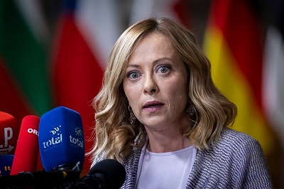 イタリア首相メローニさん「お前はアメリカ合衆国大統領だろ？なんで自分を世界の王だと勘違いしてるんだ！」