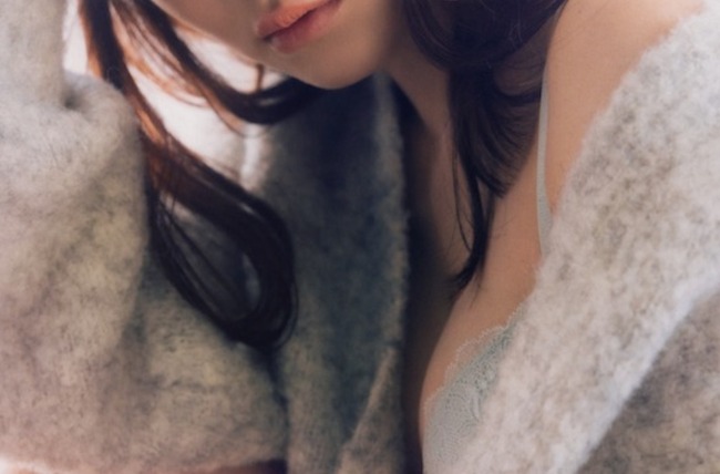 【朗報】大人気女性声優、巨乳を鷲掴みされてしまう