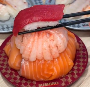 【寿司ケーキ】中国SNS「仲のいい友達の誕生日にスシロー来たら、絶対やること」