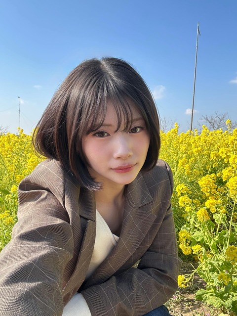 【画像】女子レーシングドライバー(19)、見えそうなギリギリショットを撮ってしまう…