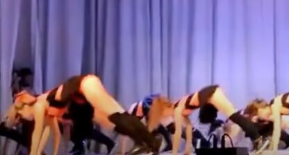 【悲報】JKさん、文化祭でHすぎるダンスを踊ってしまうwww