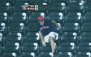 【画像】アメリカ人「ホームランボール取ったで！ん…子供も欲しがっとるやんけ」