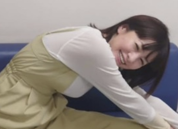 【画像】さとう珠緒(52)ストレッチしてるのにおっぱいがwww