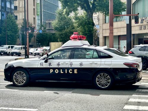 【悲報】制限速度+10キロオーバー、パトカーですらやってるという事実www