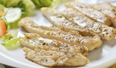 鶏ムネ肉のポン酢がけを、弁当で持って行ったら。男部下「男ウケ悪いし認めてあげられないよ？ニヤニヤ」私「えっうちの旦那の大好物ですけど」→結果…