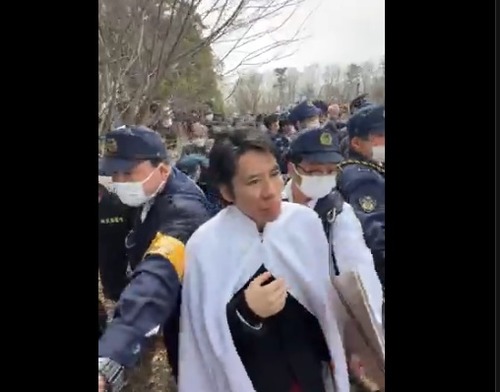 【埼玉】クルド人　歩いていた河合ゆうすけ議員を警察官の前で暴行　埼玉県警「・・・」なぜか現行犯逮捕せず