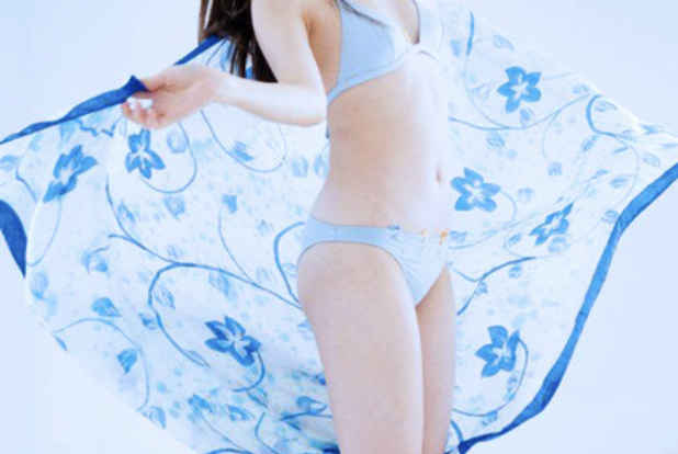 【画像】授業参観に来たママ、うっかり乳輪が見えてしまうwww