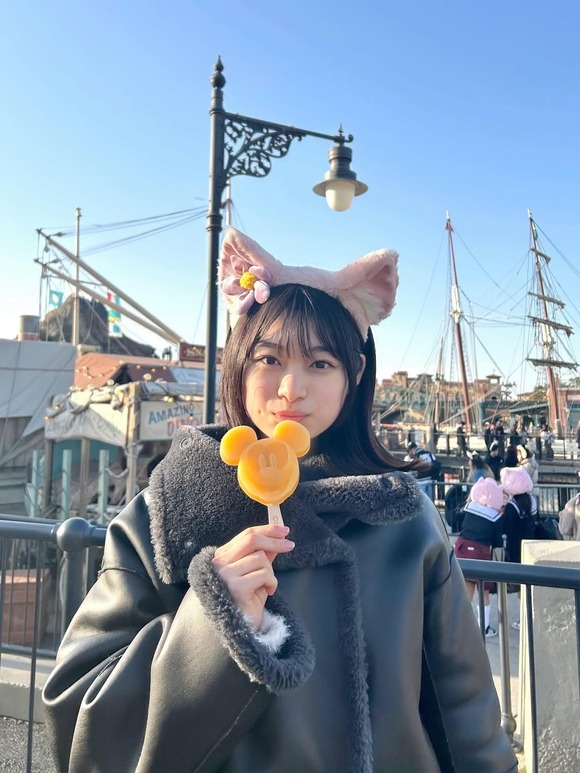 【画像】合法的にJKに抱きつける仕事www