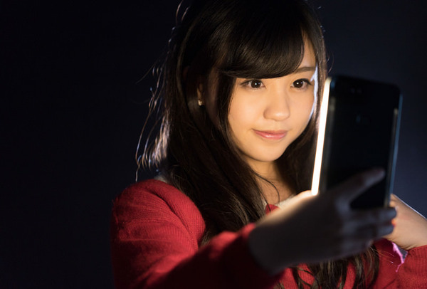 【画像】農業女子さん、タンクトップ一枚で自撮りをパシャリwww