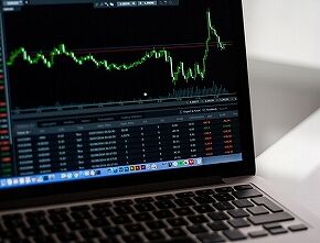 10年前にNVIDIA株を100万円買っていたら3億円になってたってCM見たんだけど