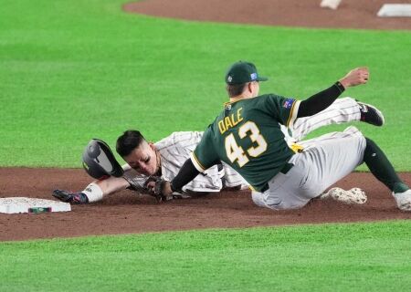 【WBC】DeNA・牧秀悟、打者・大谷翔平の場面で飛び出しアウト…微妙プレーもチャレンジ“スルー”で騒然