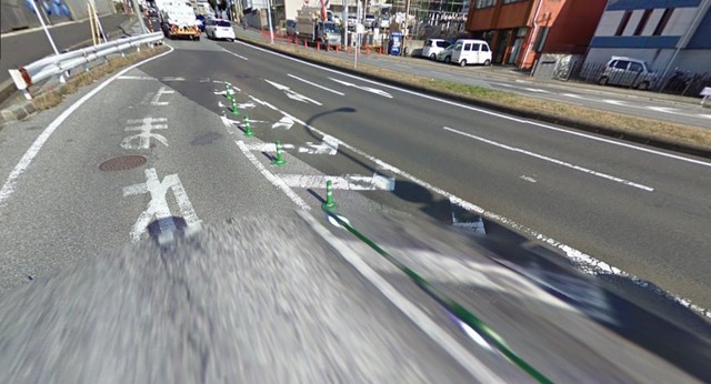 【画像】この場合ウインカーどっち出すのが正解なんだよ…右？左？免許持ってても割れる問題ｗｗｗ