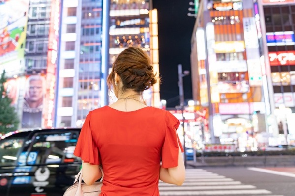 【唖然】独身女性（32）「今日の私は45万円。男が奢ってね？」⇒ｗ