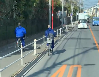 【動画】トラック運転手「自転車が車道に出てきたせいでまともに走れない…」