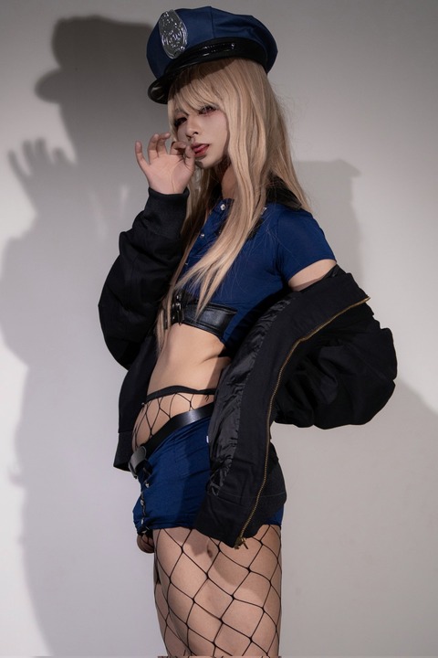 【画像】こんなミニスカポリスメンにエッチな取り調べ受けたら？