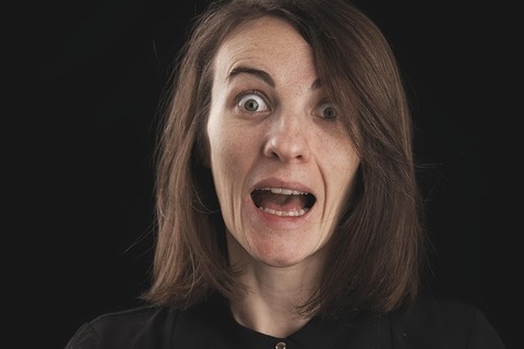 【動画】白人女性、タイでお姉さんに喧嘩を売るも返り討ちにされる…