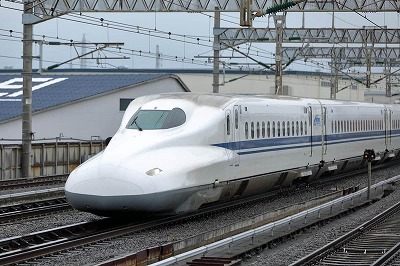 【悲報】新幹線で551の肉まん食って炎上した社長、会社に肉まんを投げつけられてしまう・・・