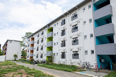 【悲報】母「団地に引っ越すで」JK「アレがいぃやぁぁぁぁぁぁああああああああああ！！」