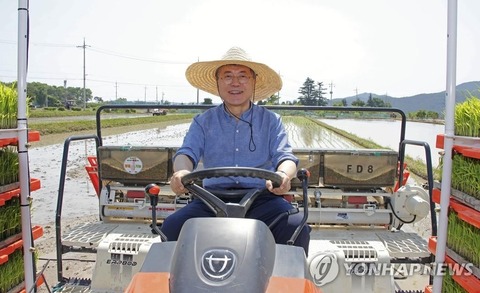 【画像】あの元韓国大統領、変わり果てた姿で発見されるwww