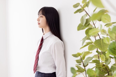 【衝撃】セクシービデオでたまに見るスケスケのセーラー服www