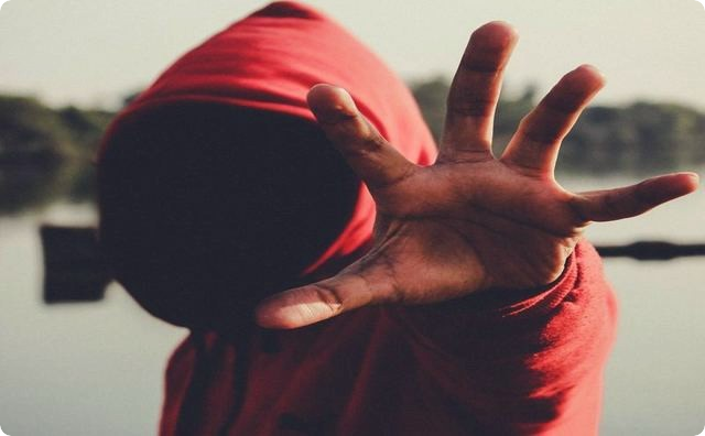 何年か前に同僚が逮捕された。何でもちょっとお金が無い時とかにオタク狩りや親父狩りをしていたらしいんだけど…