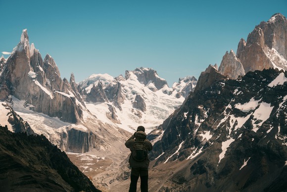 チェーンスパイクが切れたので新しいのを物色してるんだけど、やっぱり最低でもモンベルとかの登山ブランドがいいのかな？