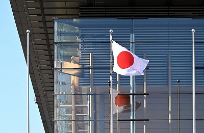 【悲報】自民党、国旗を踏んづけようが射抜こうが燃やそうが罰則なしへwww