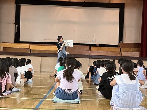 【画像】女子小学生さん、体育館で性教育中www