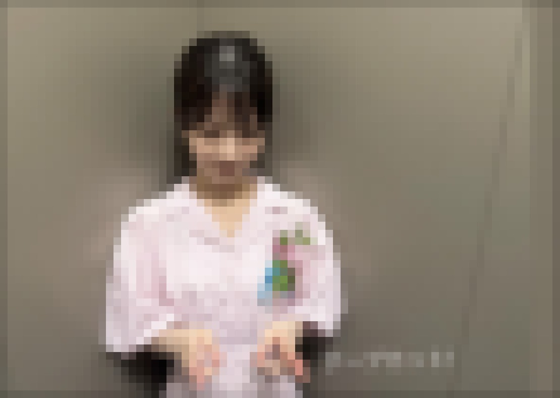 【画像】浜辺美波さん、細すぎてワンピースが入院服に見えてしまう