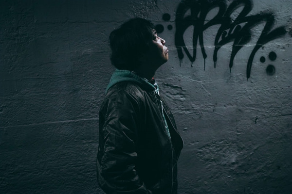 【画像あり】加工しまくり男さん、マッチングアプリと実物が別人すぎてディズニーで置き去りにされるwww