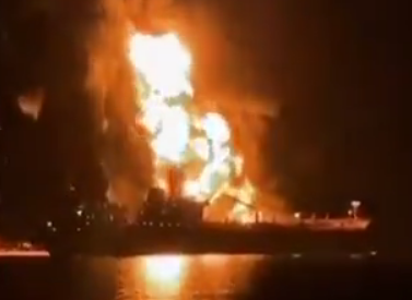【動画】アメリカの石油タンカー、イラン水上でド派手に炎上www