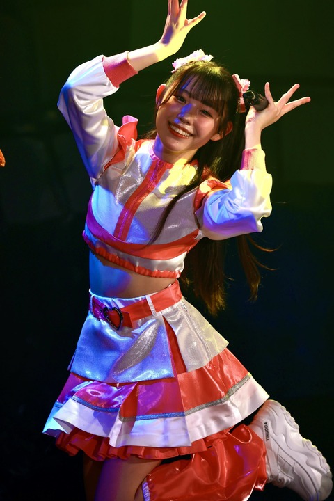 【画像】こういうパチンコ屋の店員みたいなアイドルwww