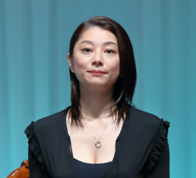 【画像】小池栄子（45）、流石にもう…