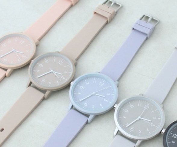 【画像】一流アイドルが付けてる腕時計がこれwww