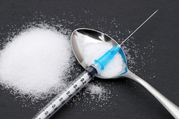 【閲覧注意】薬物中毒のカップルさん、スーパーの中でマジキチ行為を開始･･････････（動画あり）