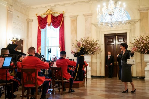 【画像】高市早苗ダンス、動画と別アングル写真が発見され事実確定してしまうwww