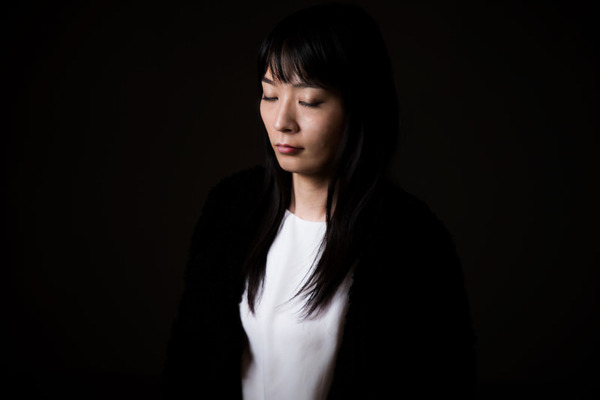 女の人が河原で一人で寝てるんだけど････････（※画像あり）