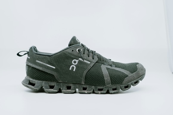 「ON」のスニーカーってなんでこんなに流行ってるんだ？