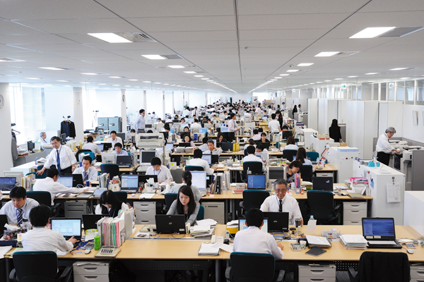 課長「この出張費はなんだ！？辞令も出ないうちからもう係長気分か！」俺「そんなつもりないですけど」課長「その態度はなんだ！」　そこに部長が来て、俺からの反撃を開始した・・・